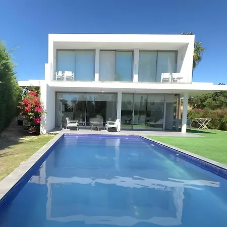 By Gabi Miguel * Pera