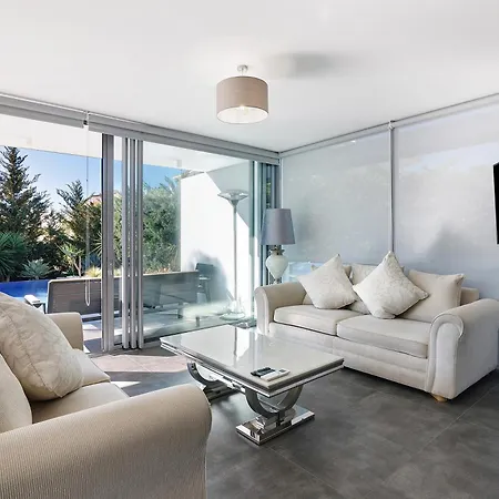 By Gabi Miguel * Pera